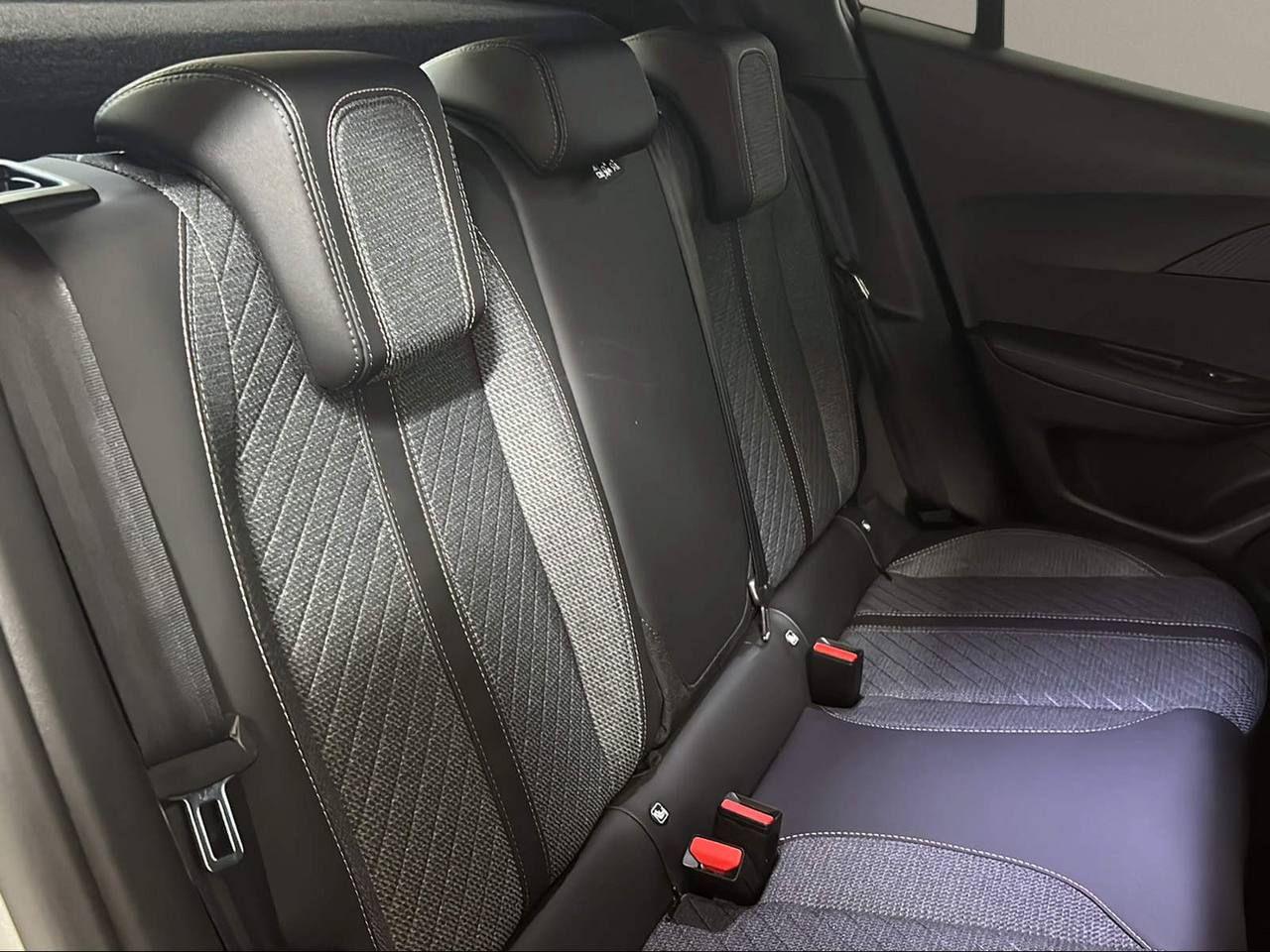 PEUGEOT 2008 PureTech 100 S&S Allure - 12