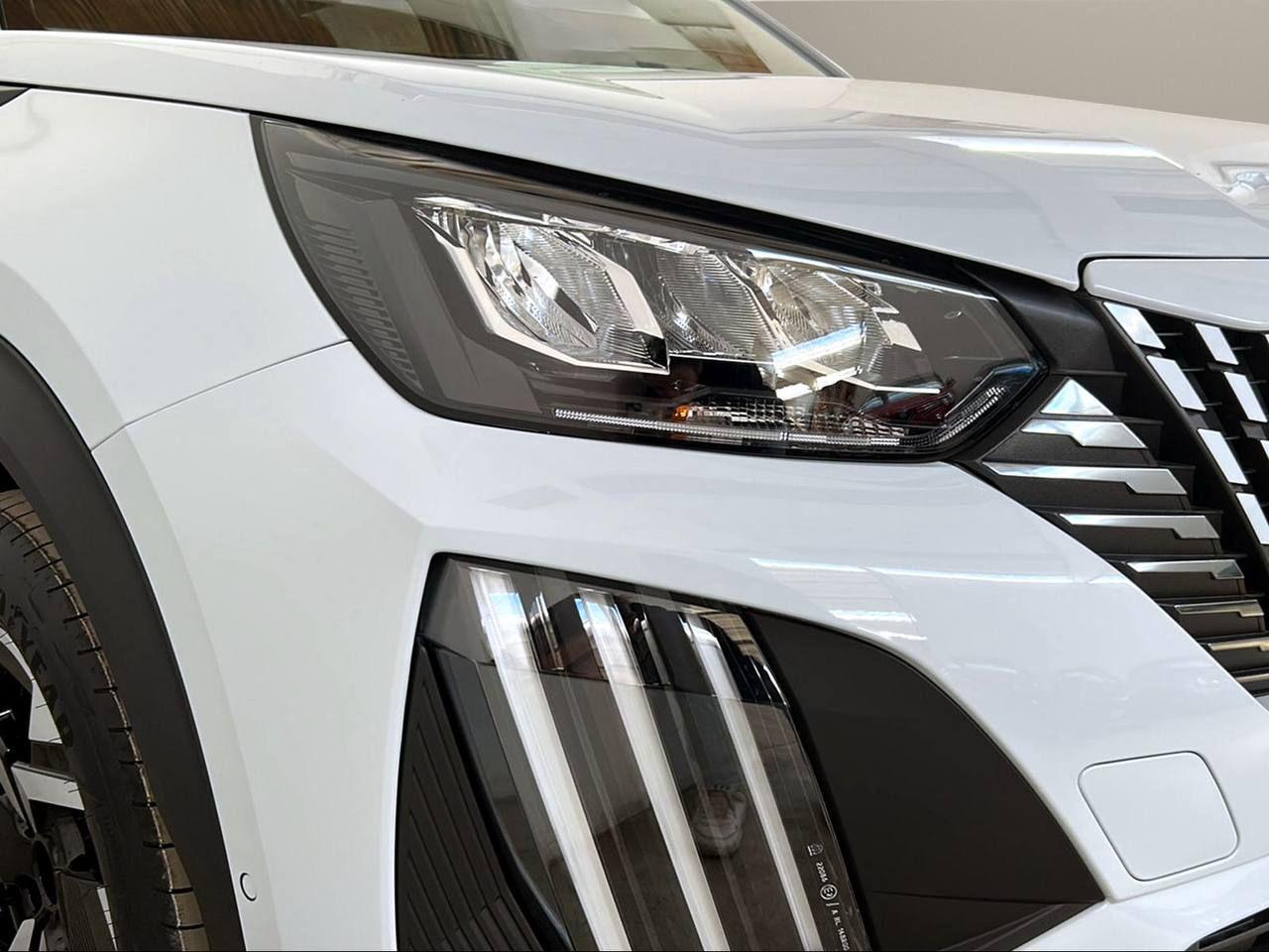 PEUGEOT 2008 PureTech 100 S&S Allure - 32