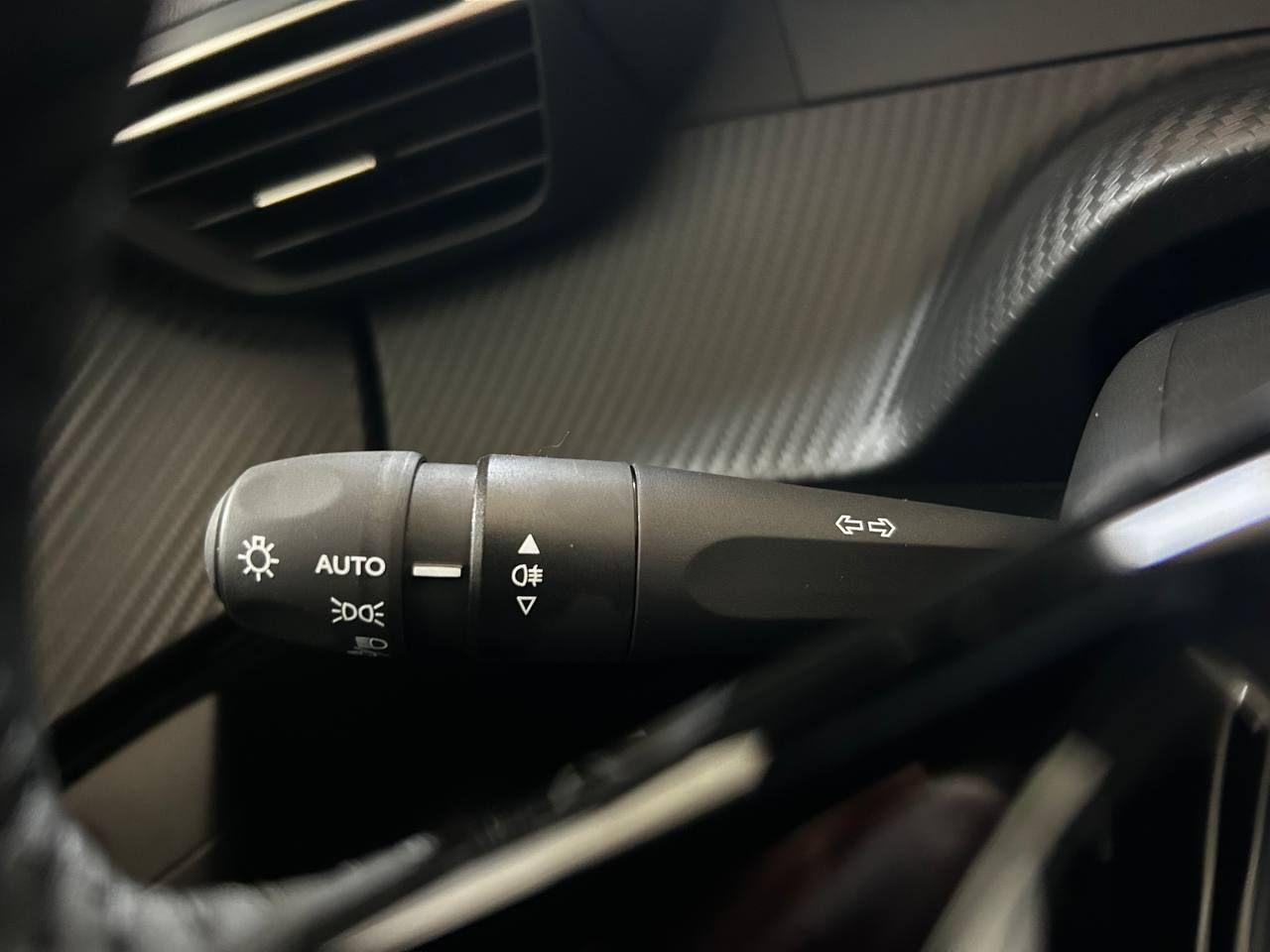 PEUGEOT 2008 PureTech 100 S&S Allure - 16