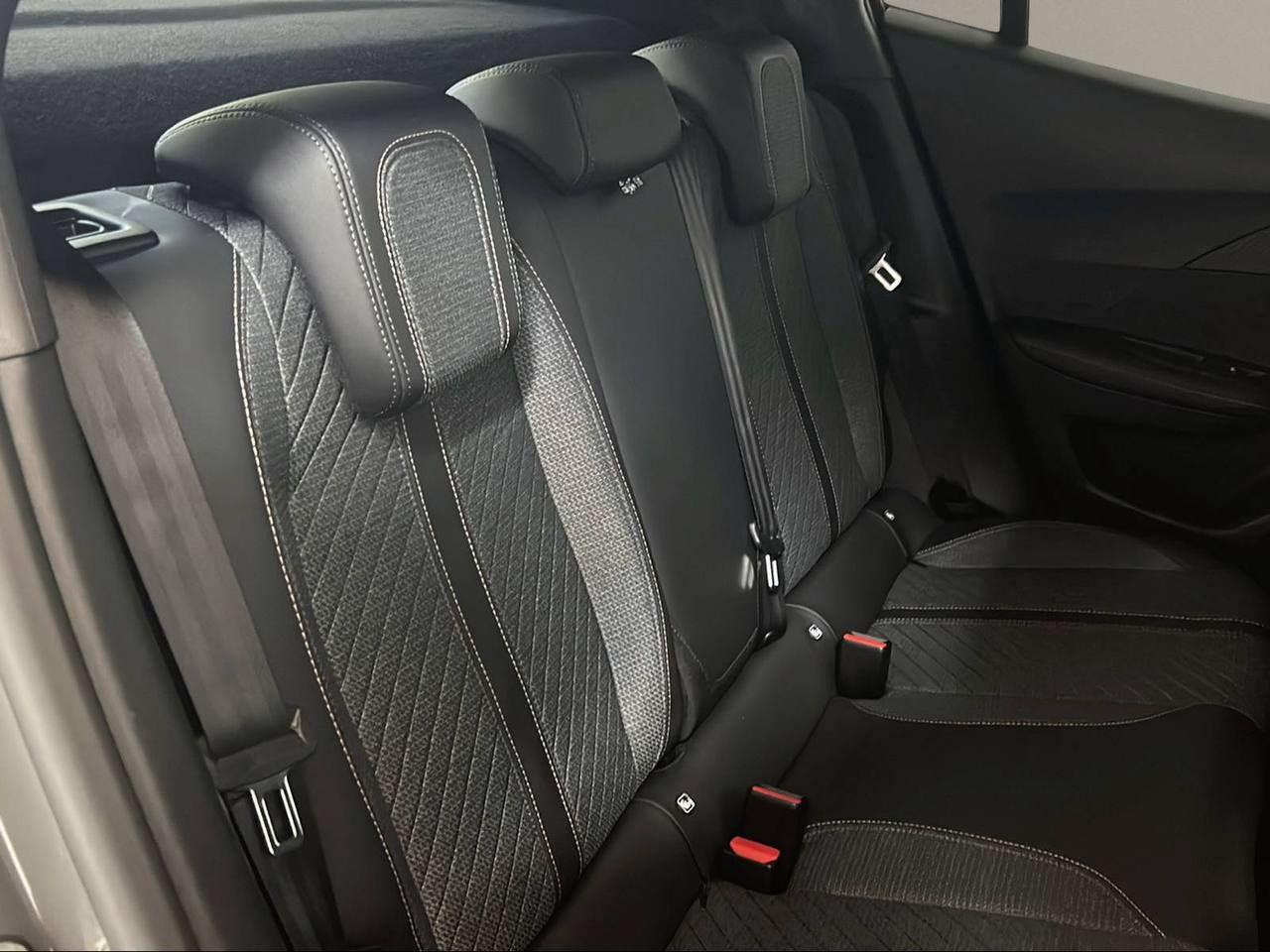 PEUGEOT 2008 PureTech 100 S&S Allure - 12