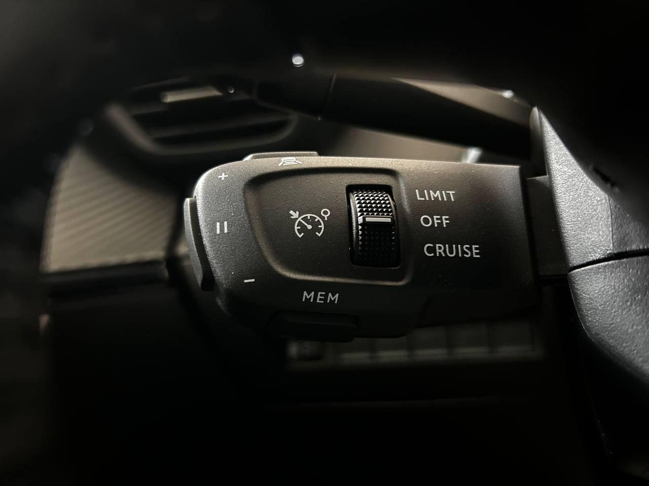 PEUGEOT 2008 PureTech 100 S&S Allure - 17