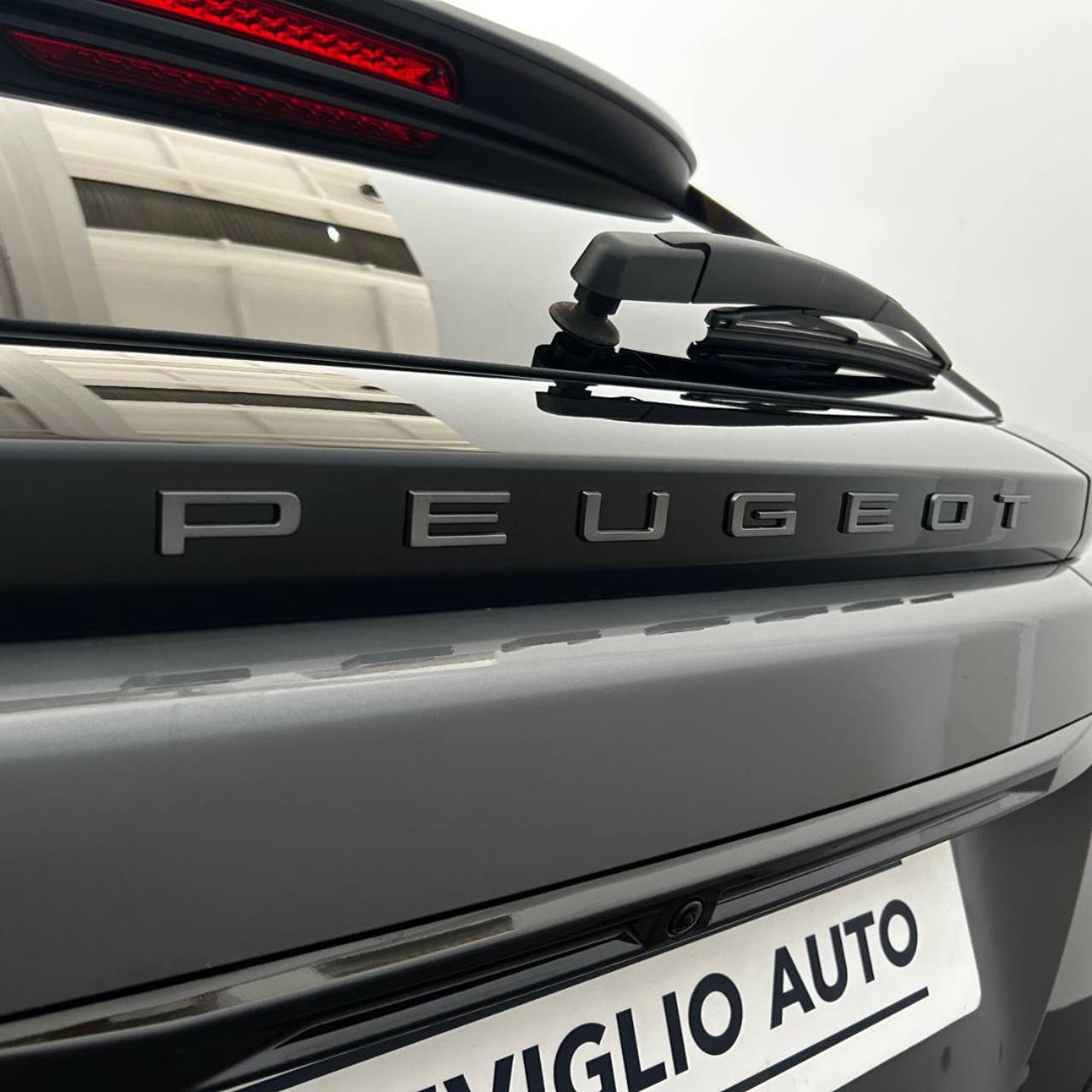 PEUGEOT 2008 PureTech 100 S&S Allure - 39