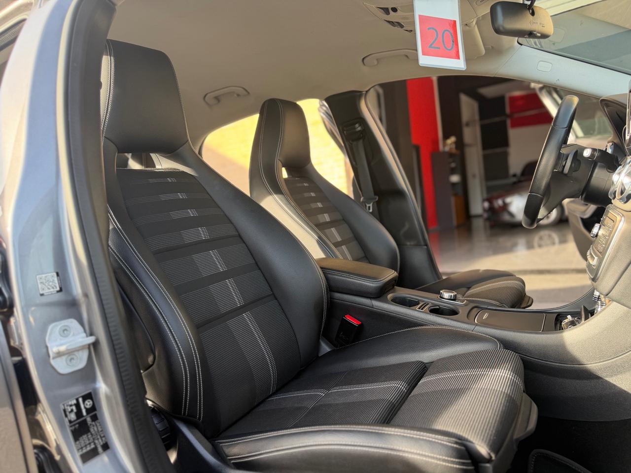 MERCEDES-BENZ GLA 180 d Automatic Sport - 11