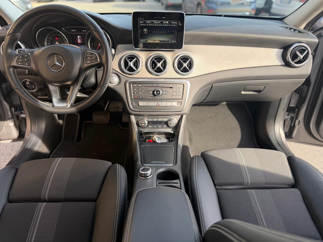 MERCEDES-BENZ GLA 180 d Automatic Sport - 10