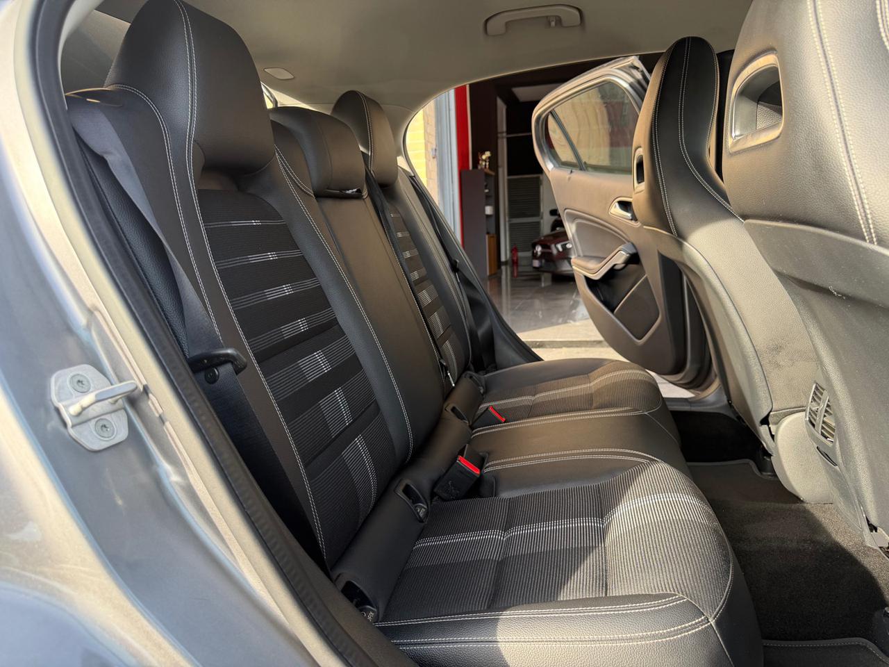 MERCEDES-BENZ GLA 180 d Automatic Sport - 9