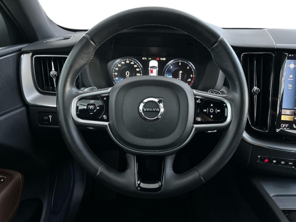VOLVO XC60 D5 AWD Geartronic Inscription - 11