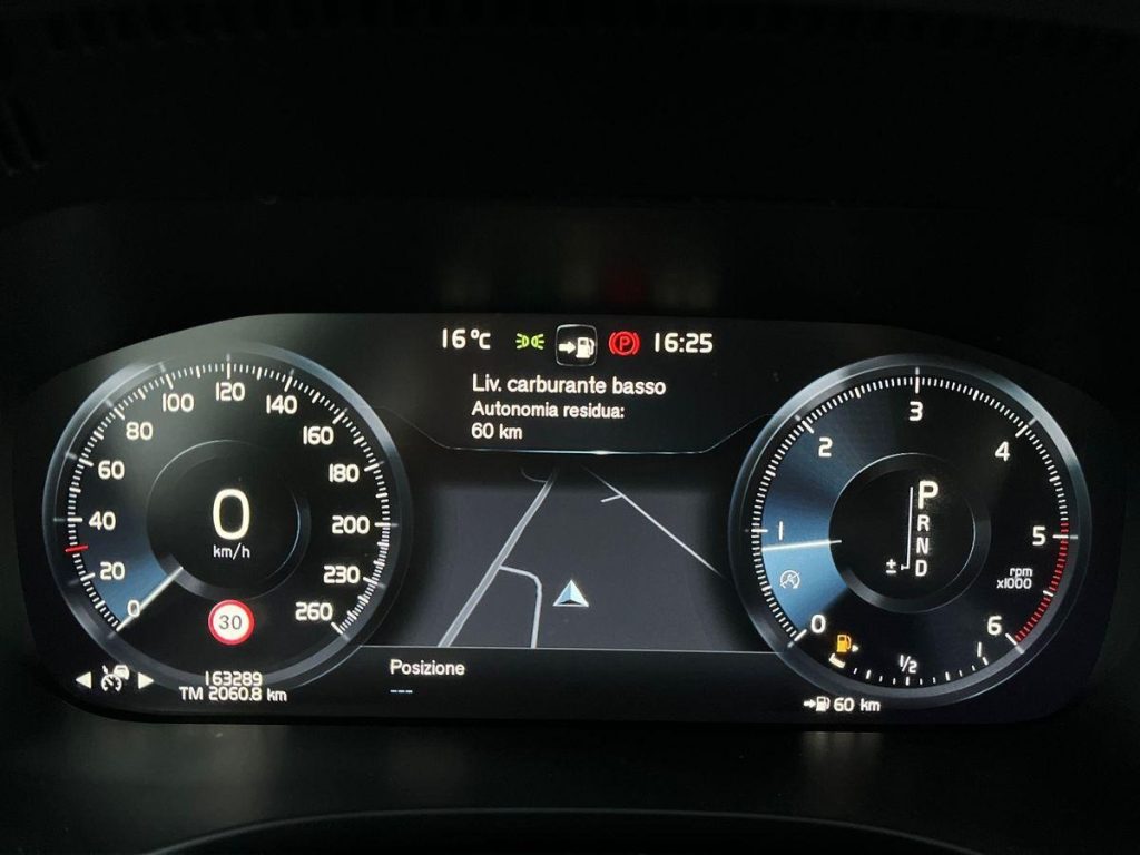 VOLVO XC60 D5 AWD Geartronic Inscription - 8