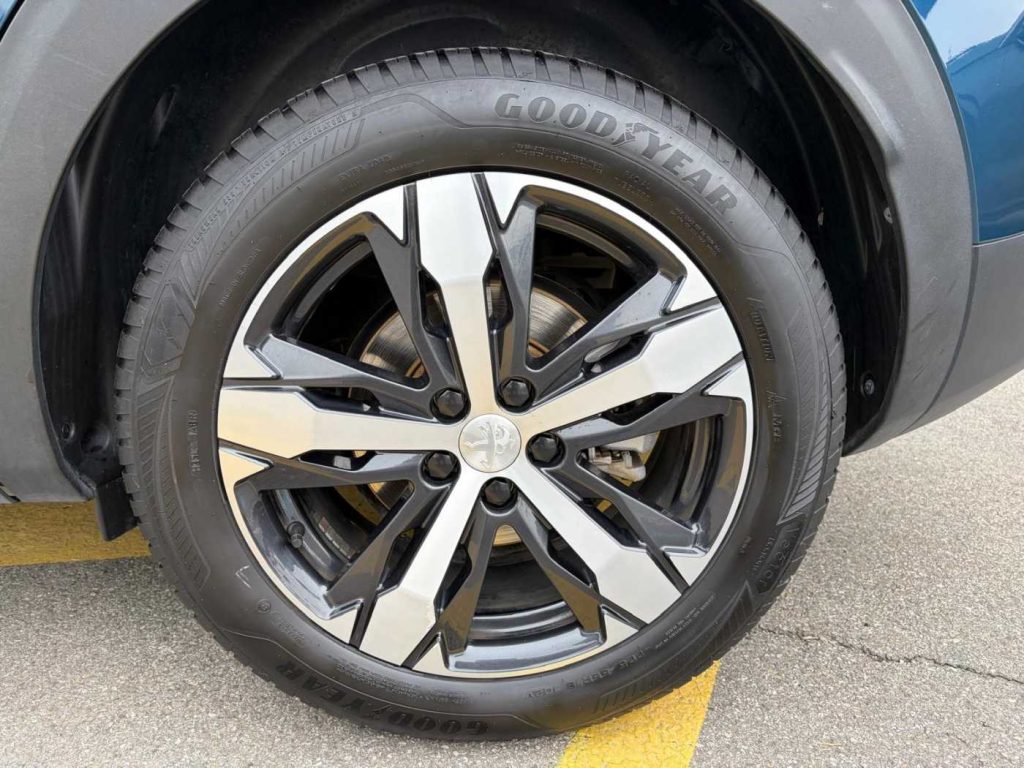 PEUGEOT 3008 BlueHDi 130 S&S Allure - 11