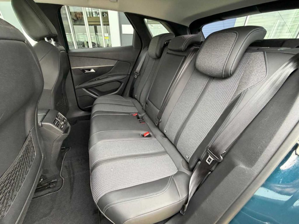 PEUGEOT 3008 BlueHDi 130 S&S Allure - 12