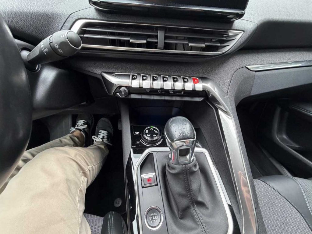 PEUGEOT 3008 BlueHDi 130 S&S Allure - 16