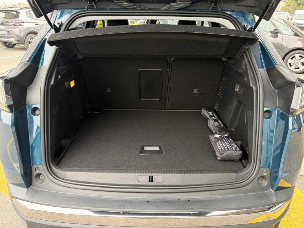 PEUGEOT 3008 BlueHDi 130 S&S Allure - 10