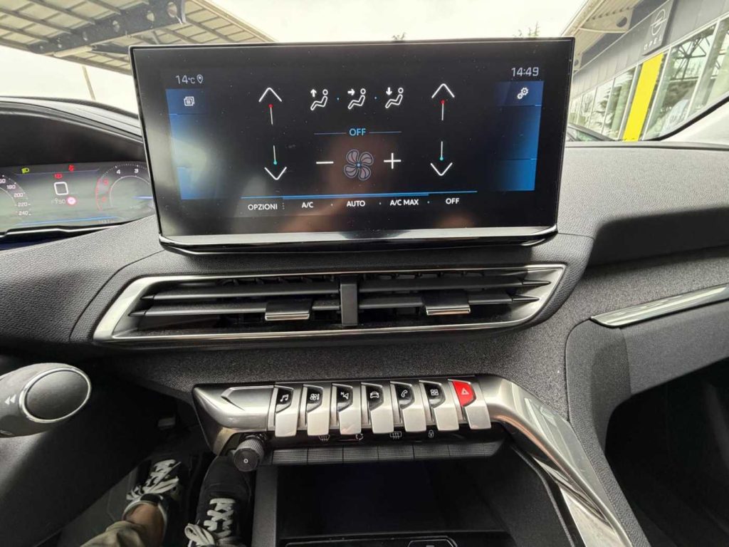 PEUGEOT 3008 BlueHDi 130 S&S Allure - 19