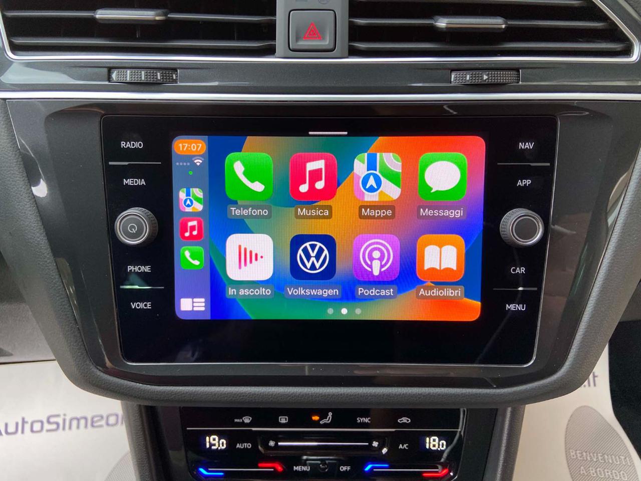 VOLKSWAGEN Tiguan 2.0 TDI 150 CV SCR DSG Life - 18