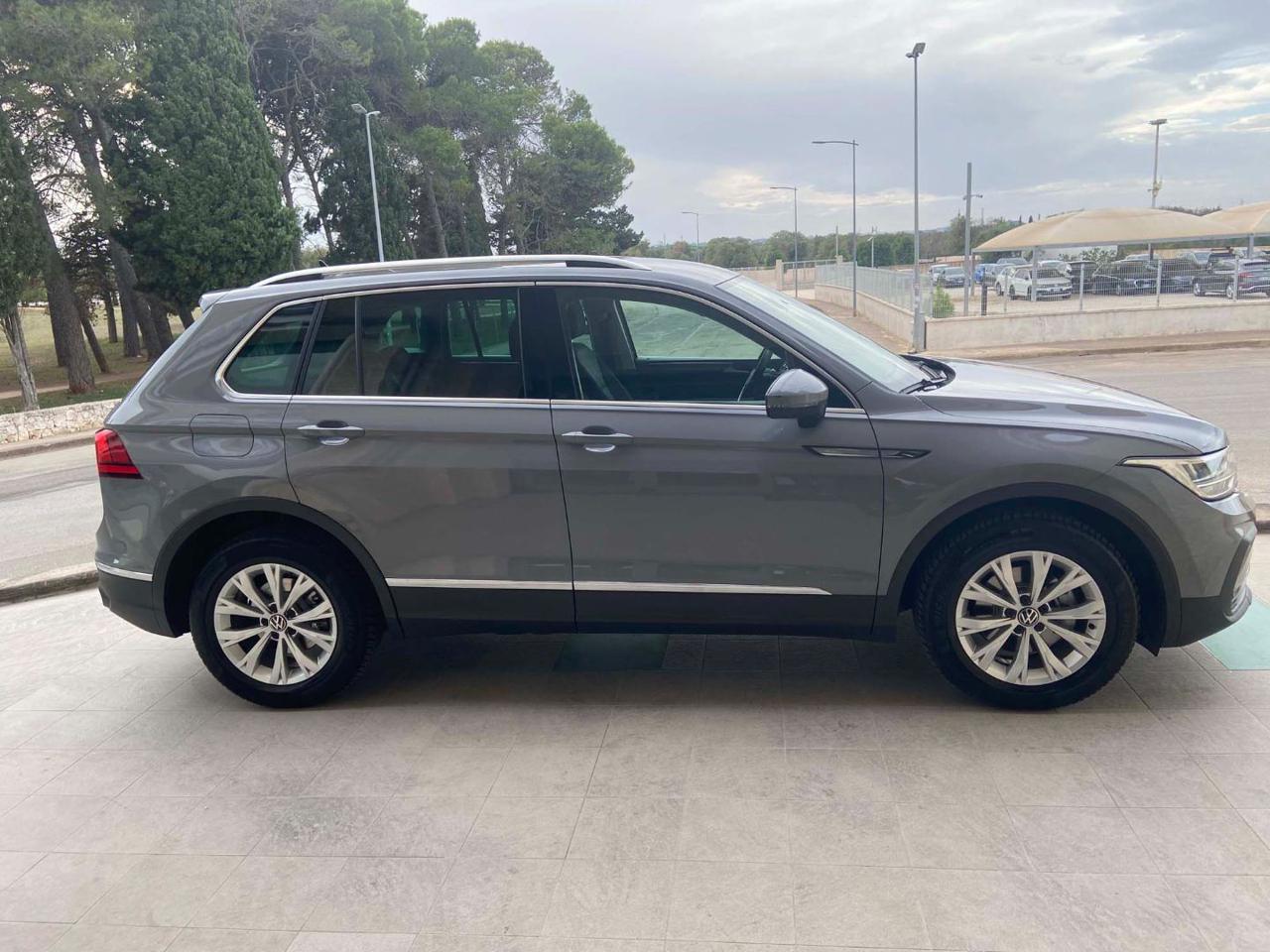 VOLKSWAGEN Tiguan 2.0 TDI 150 CV SCR DSG Life - 4