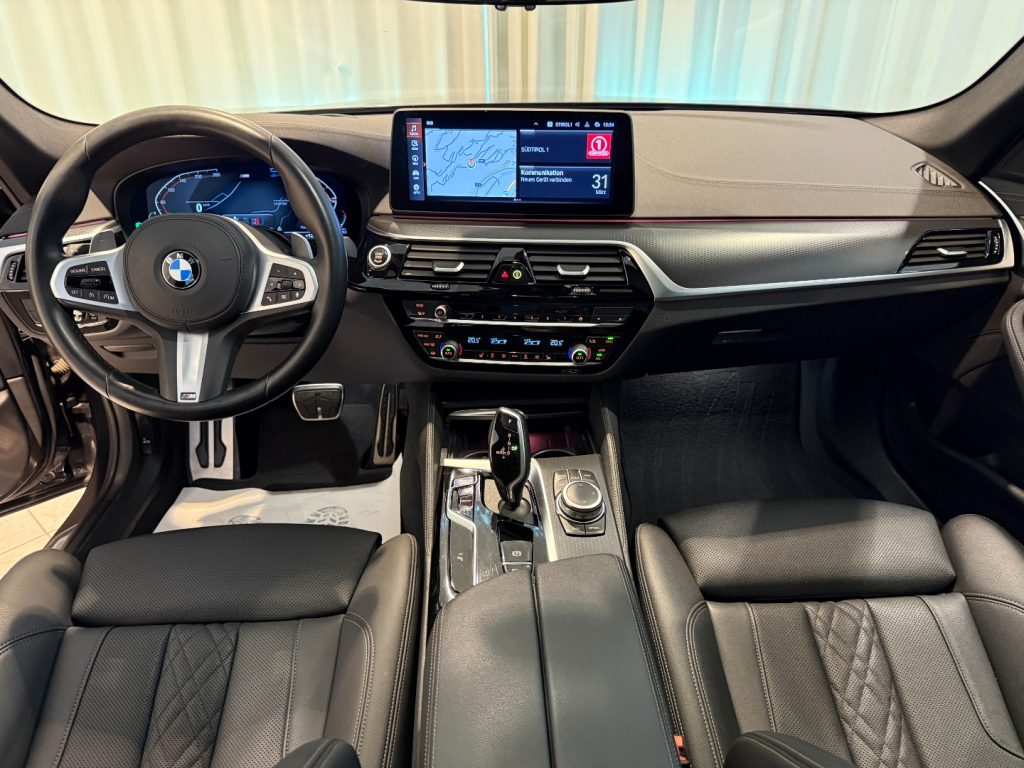 BMW 520 d Touring XDrive Msport LED PELLE 20 PANO Camera - 9