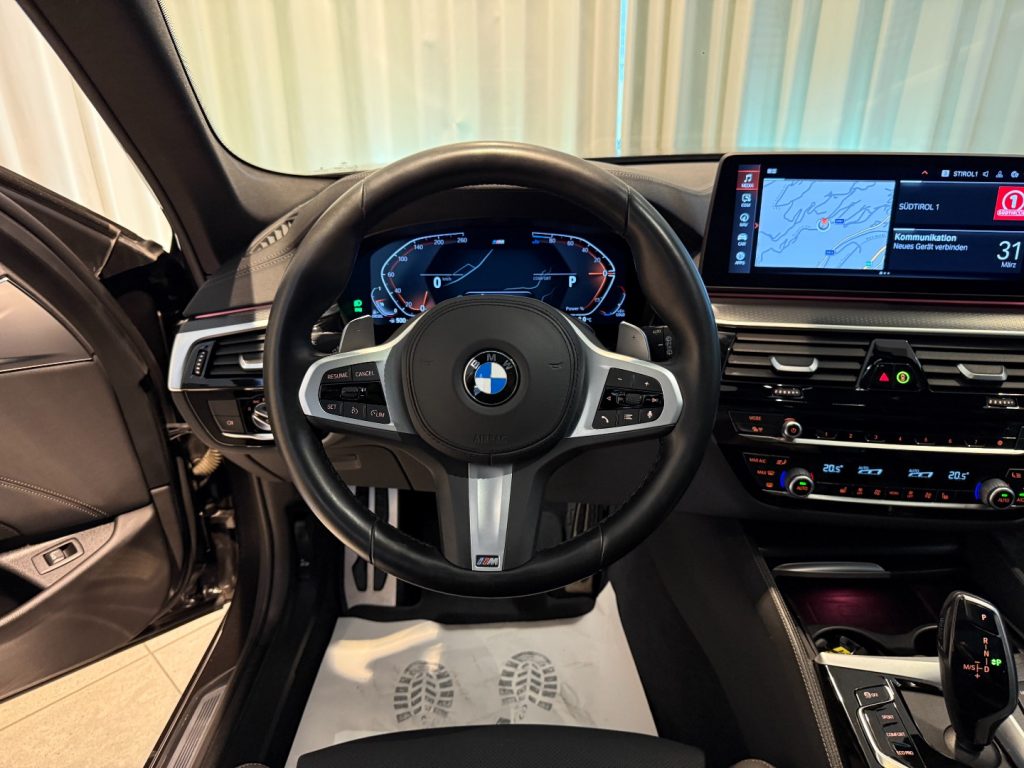 BMW 520 d Touring XDrive Msport LED PELLE 20 PANO Camera - 10