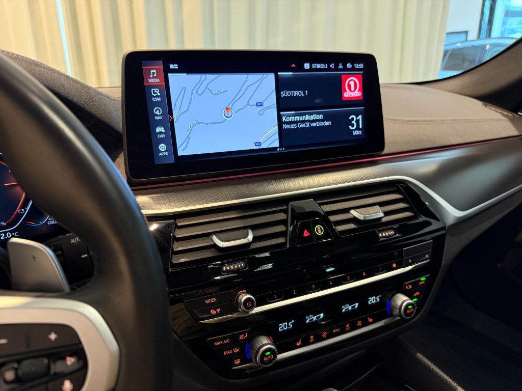 BMW 520 d Touring XDrive Msport LED PELLE 20 PANO Camera - 15