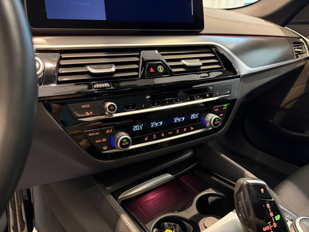 BMW 520 d Touring XDrive Msport LED PELLE 20 PANO Camera - 20