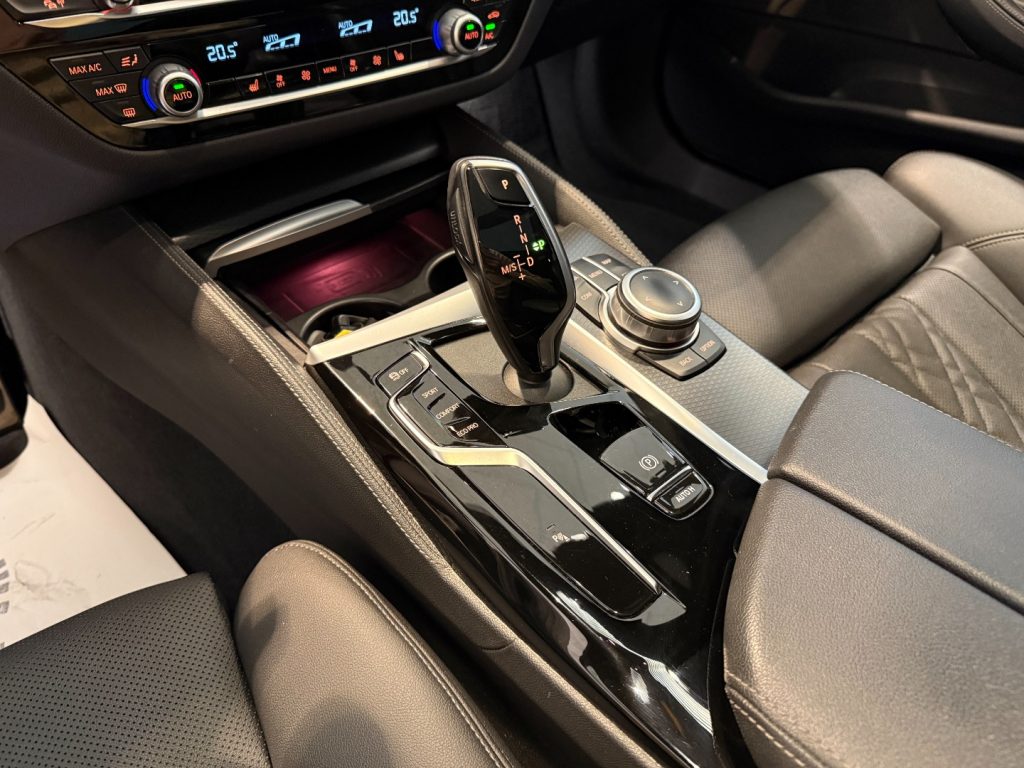 BMW 520 d Touring XDrive Msport LED PELLE 20 PANO Camera - 21