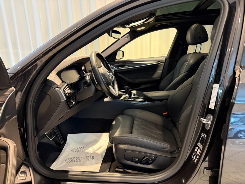 BMW 520 d Touring XDrive Msport LED PELLE 20 PANO Camera - 4