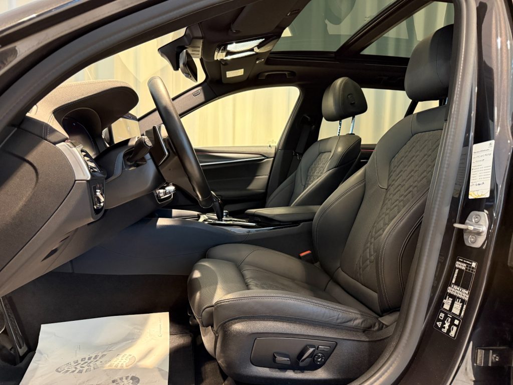 BMW 520 d Touring XDrive Msport LED PELLE 20 PANO Camera - 23