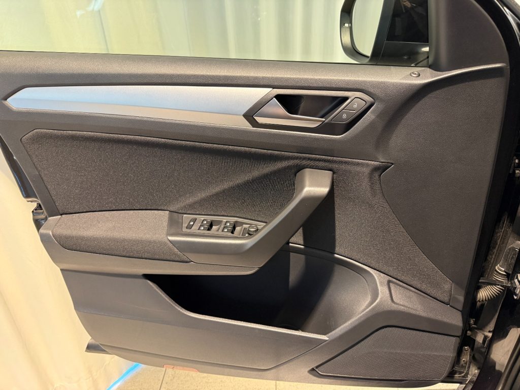 VOLKSWAGEN T-Roc 2.0 TDI DSG Life Navi App Connect LED Bluetooth - 7