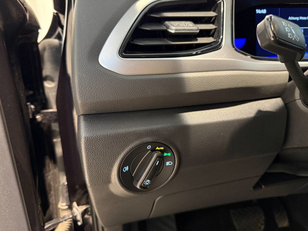 VOLKSWAGEN T-Roc 2.0 TDI DSG Life Navi App Connect LED Bluetooth - 11