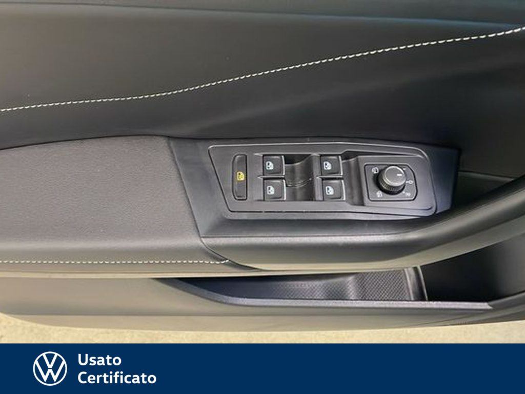 VOLKSWAGEN T-Roc 1.0 tsi r-line 110cv - 17