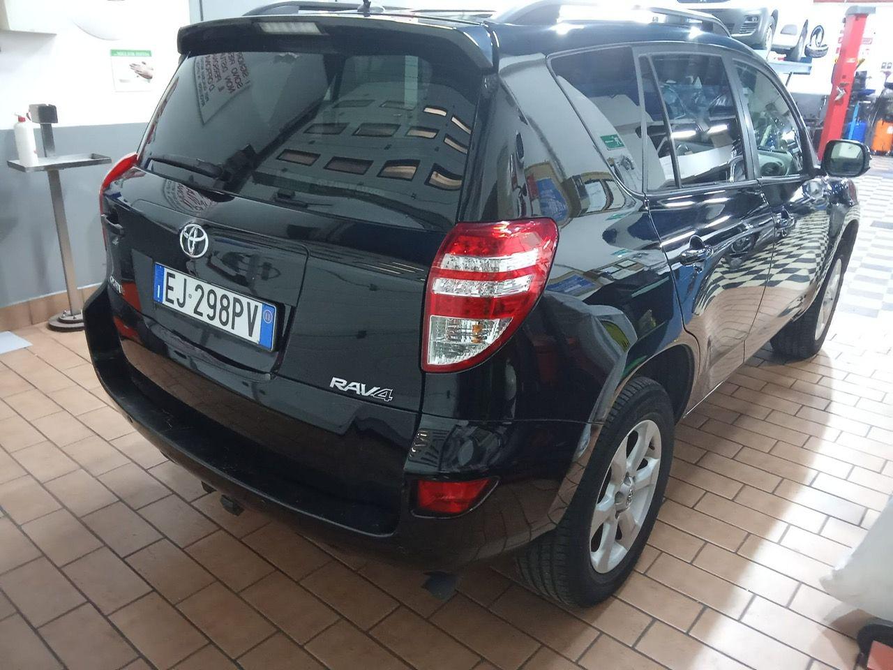 TOYOTA RAV 4 RAV4 2.2 D-4D 150 CV 4X4  Exclusive Gancio traino - 4