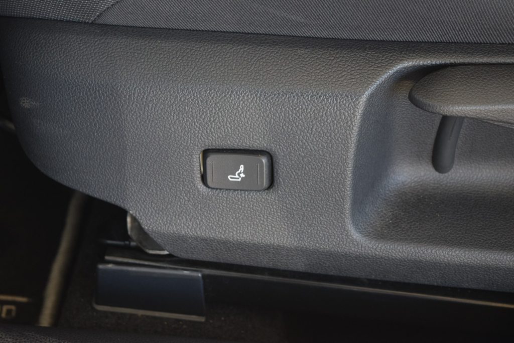 TOYOTA Corolla 1.8 Hybrid Business 98CV - 18