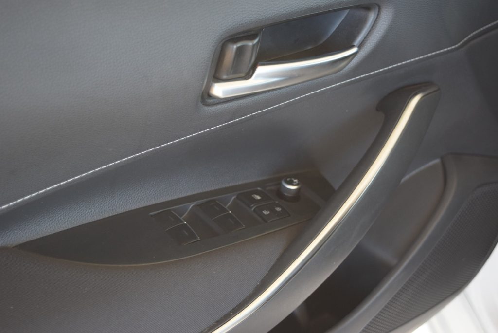 TOYOTA Corolla 1.8 Hybrid Business 98CV - 19