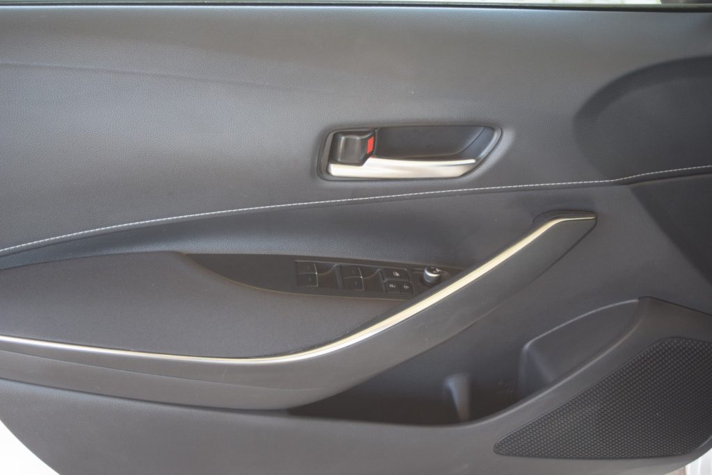 TOYOTA Corolla 1.8 Hybrid Business 98CV - 26