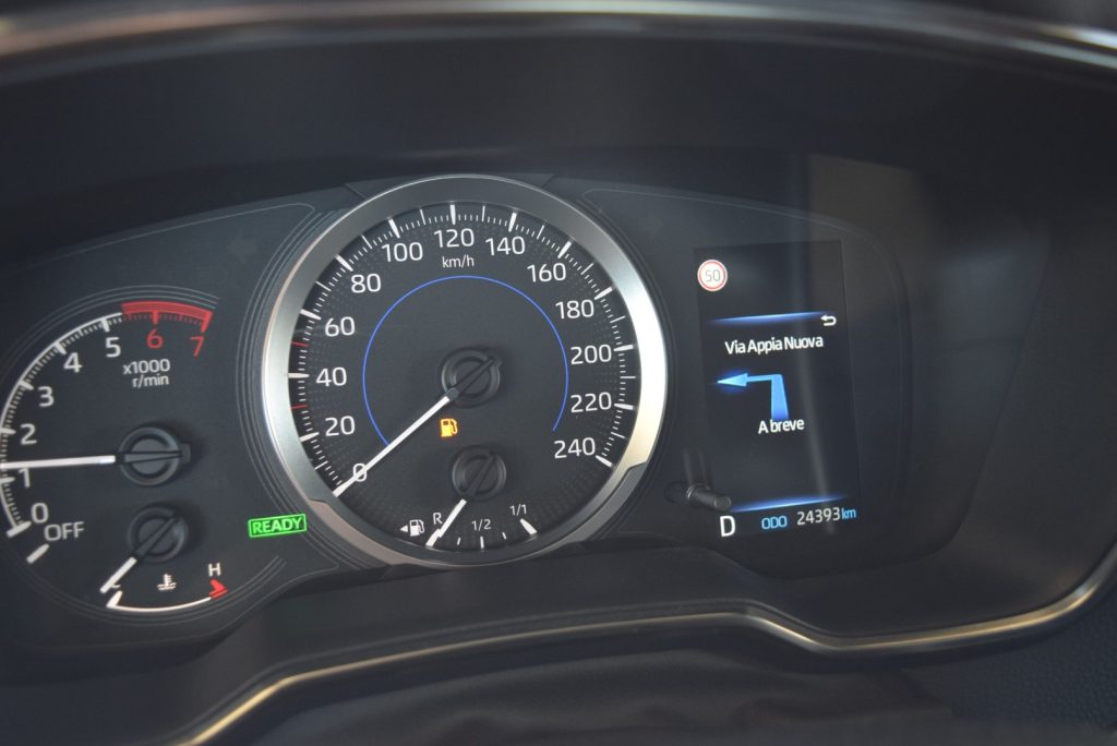 TOYOTA Corolla 1.8 Hybrid Business 98CV - 21