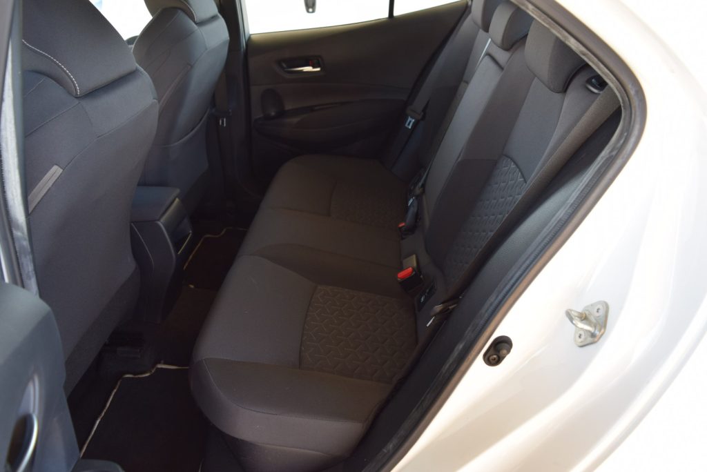 TOYOTA Corolla 1.8 Hybrid Business 98CV - 13