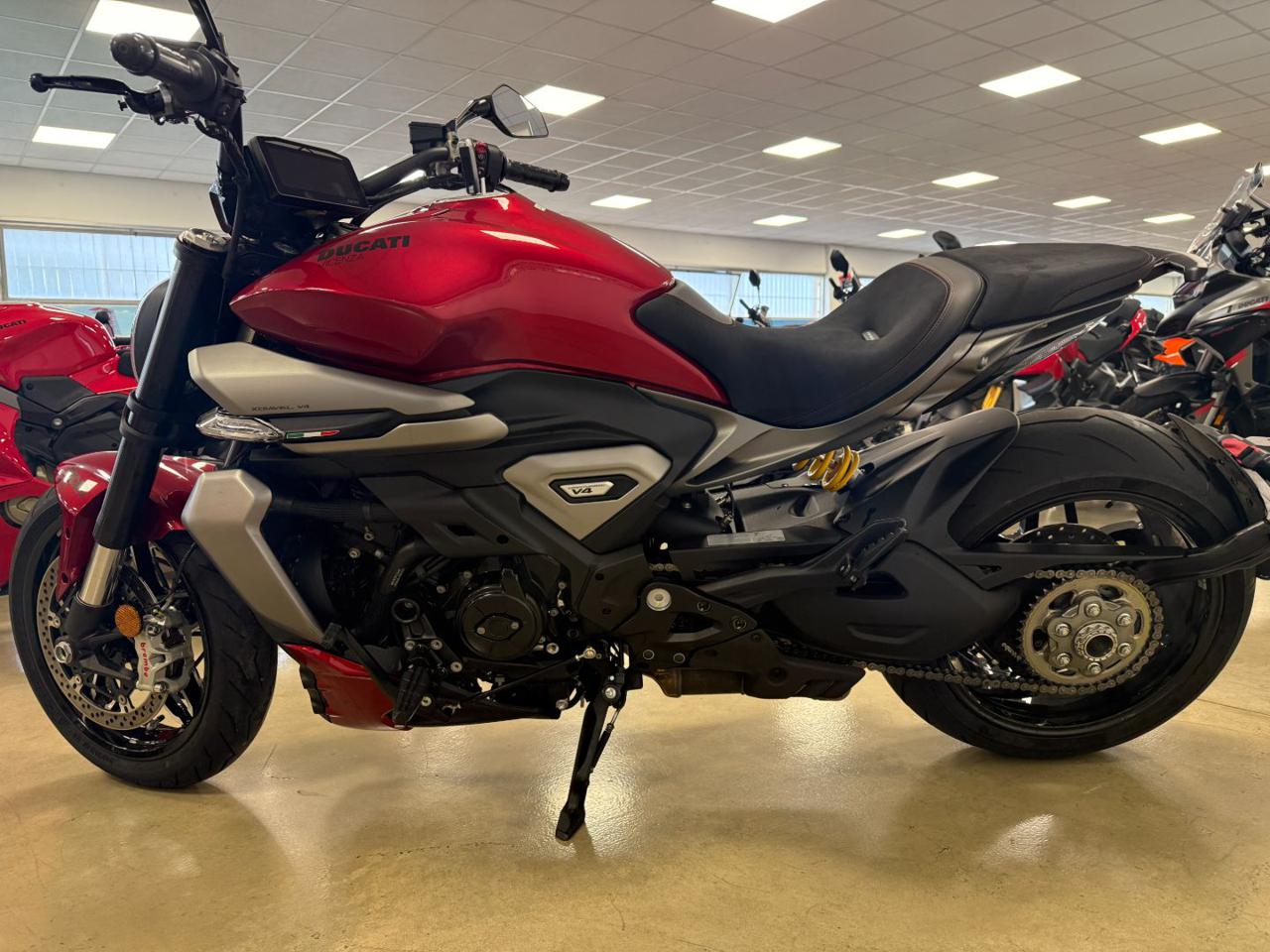 DUCATI XDiavel V4 BURNING RED MY2026 - 8