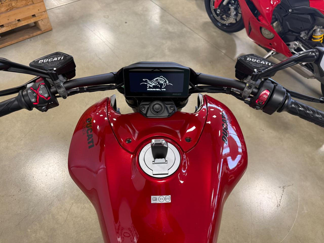 DUCATI XDiavel V4 BURNING RED MY2026 - 9