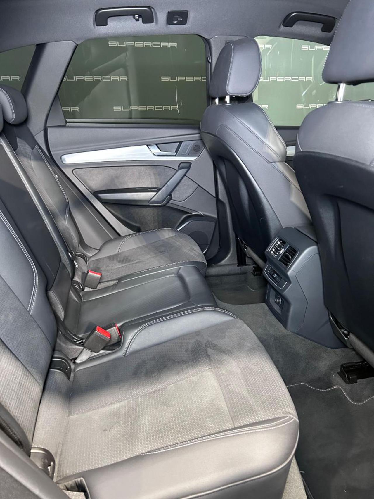 AUDI Q5 40 TDI 204 CV quattro S tronic Identity Black - 11