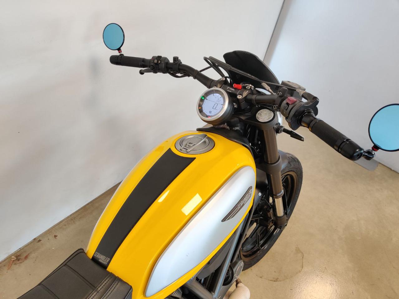 DUCATI Scrambler 800 ICON YELLOW - 9
