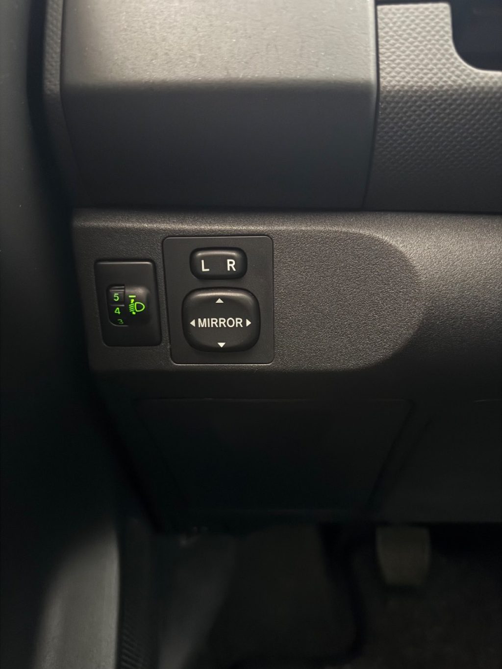 TOYOTA Yaris 1.3 5 porte - 3