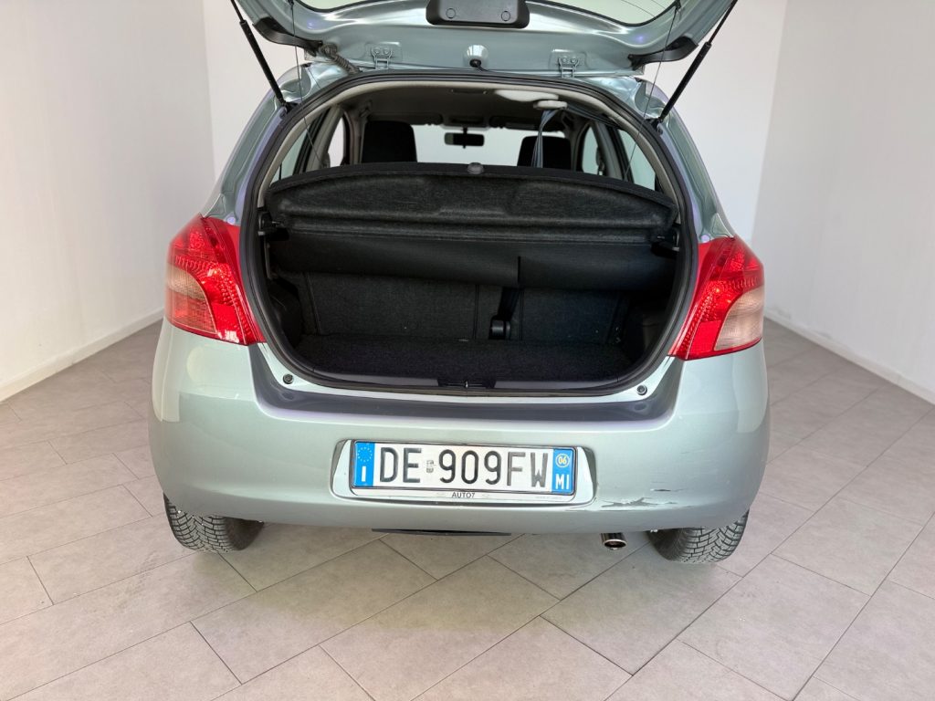 TOYOTA Yaris 1.3 5 porte - 10