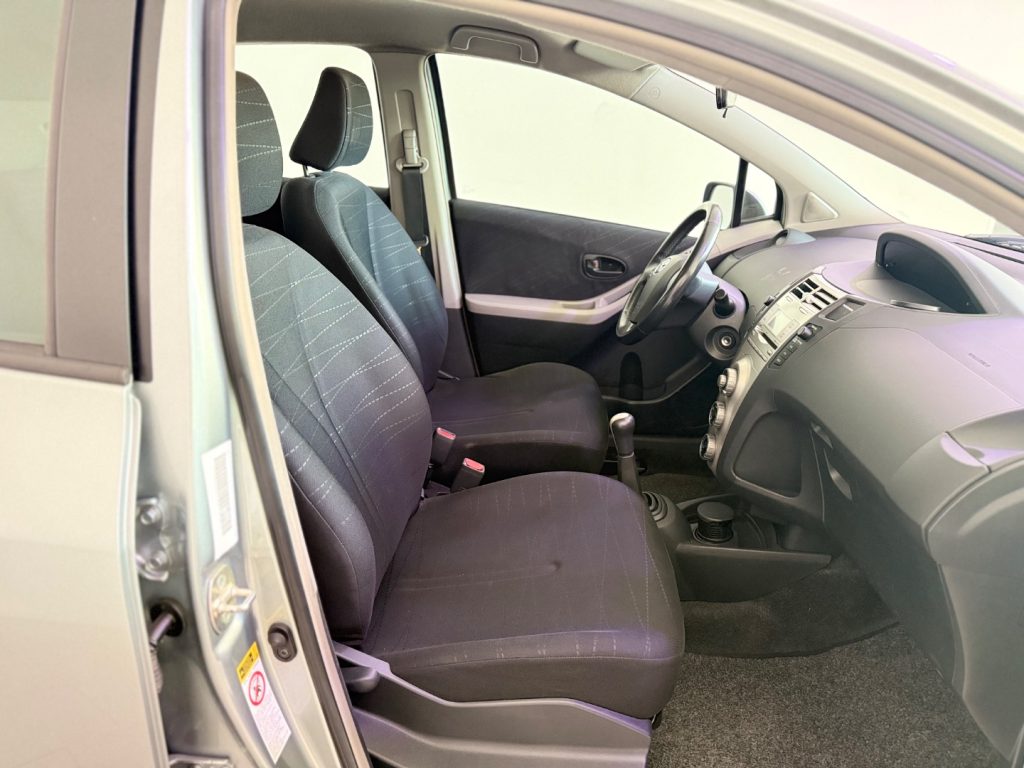 TOYOTA Yaris 1.3 5 porte - 14