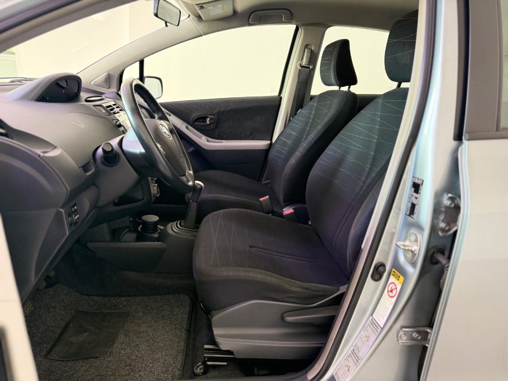 TOYOTA Yaris 1.3 5 porte - 17