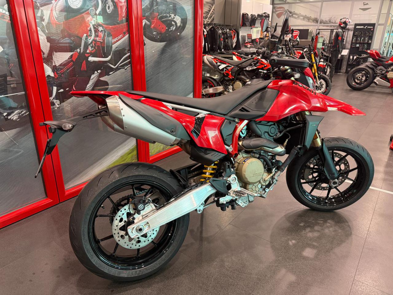 DUCATI Hypermotard 698 RED - 3