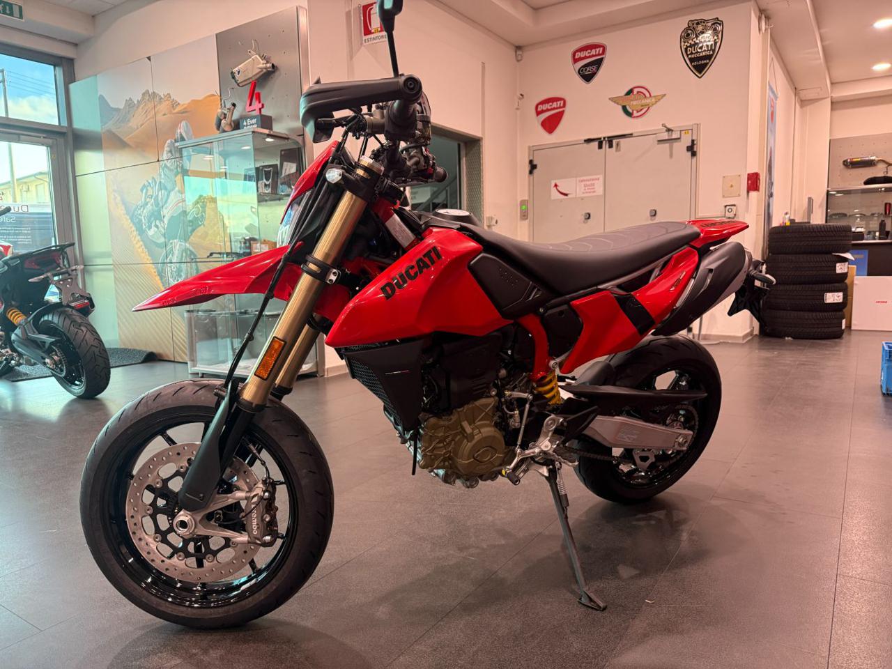 DUCATI Hypermotard 698 RED - 5