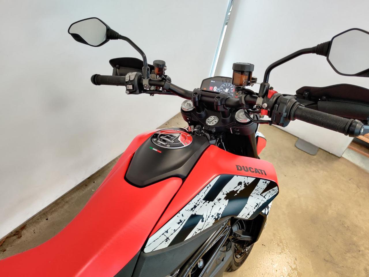 DUCATI Hypermotard 950 RVE MY 2024 - 9