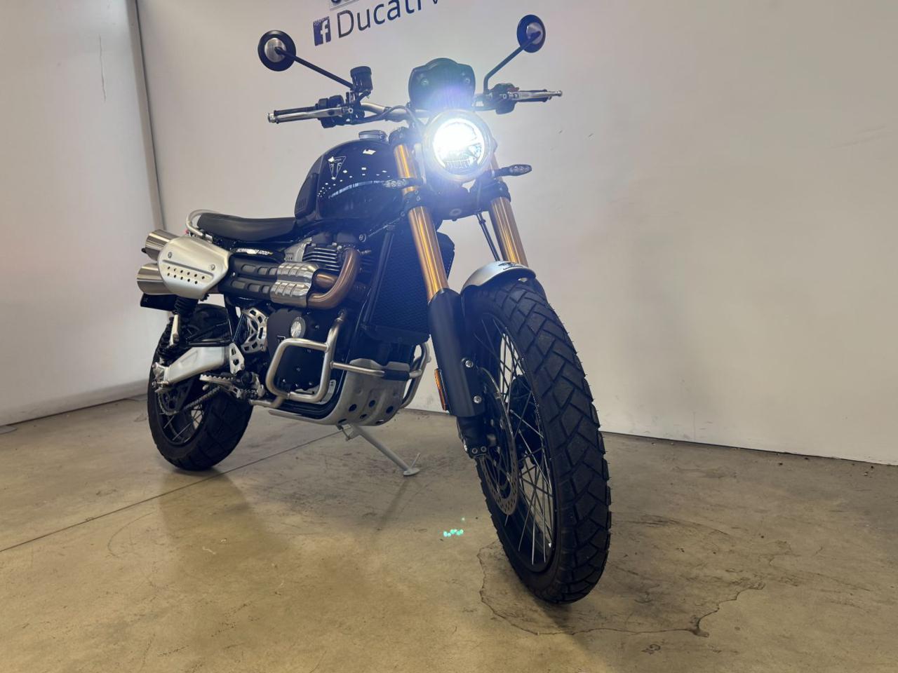 TRIUMPH Scrambler 1200 XE BLACK - 2