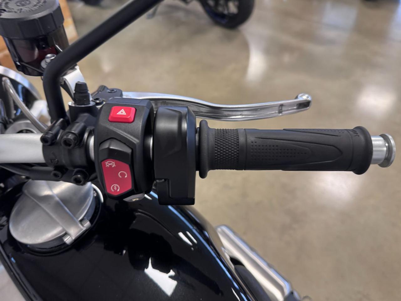 TRIUMPH Scrambler 1200 XE BLACK - 12