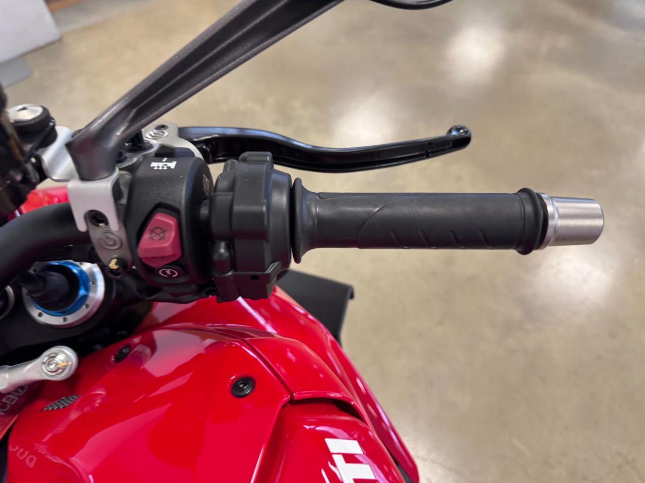 DUCATI Streetfighter V4S RED 2021 - 12