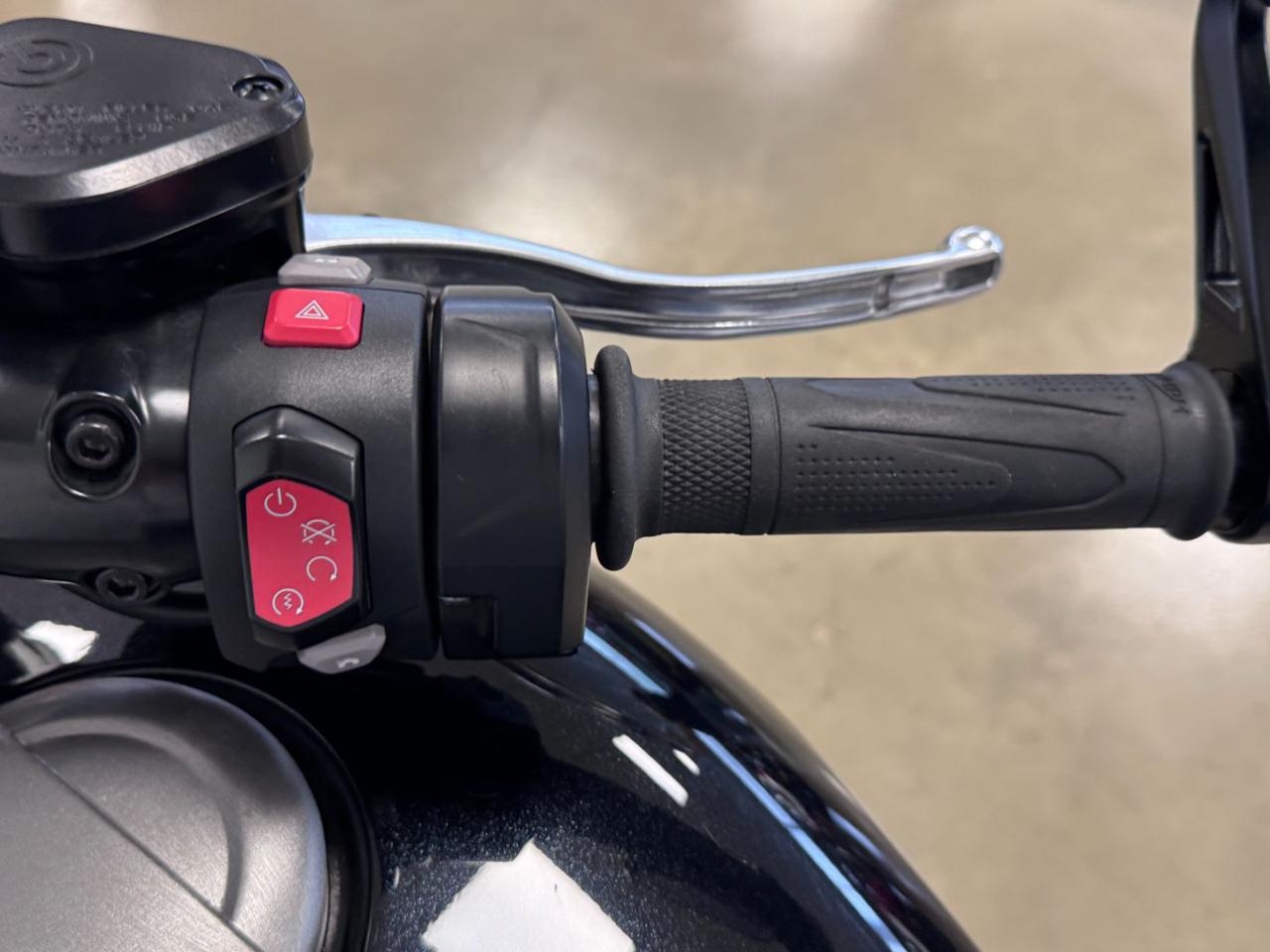 TRIUMPH Rocket 3 R BLACK - 13