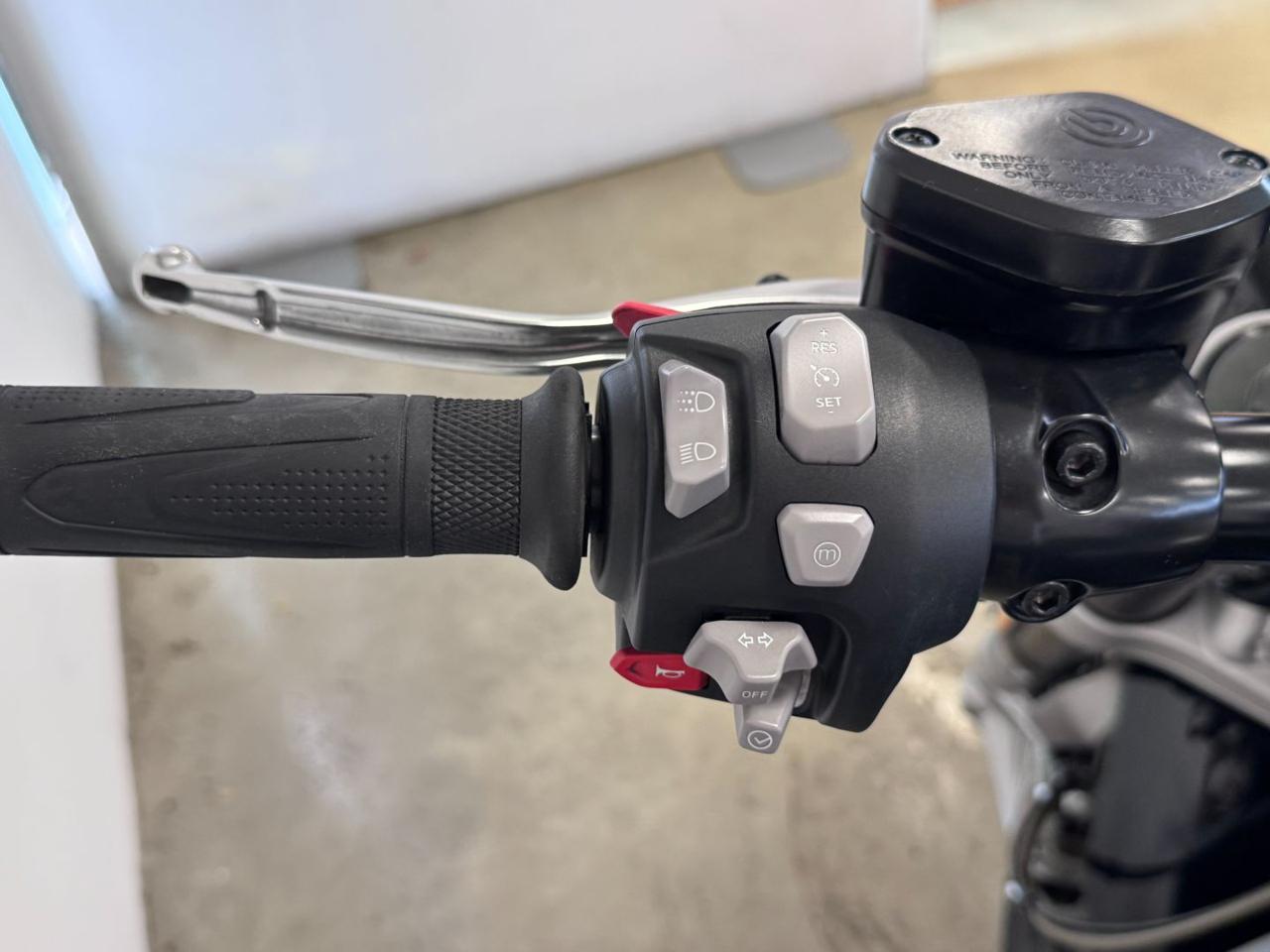 TRIUMPH Rocket 3 R BLACK - 14